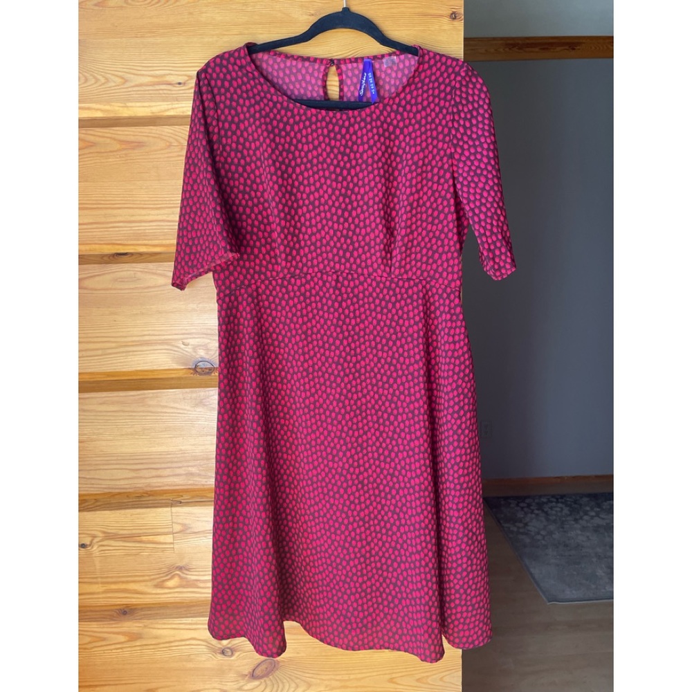 Seraphine Maternity shift dress dress- pink and browns. Size 8.